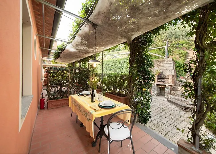 Casetta Di Butia, Glicine Borgo a Mozzano